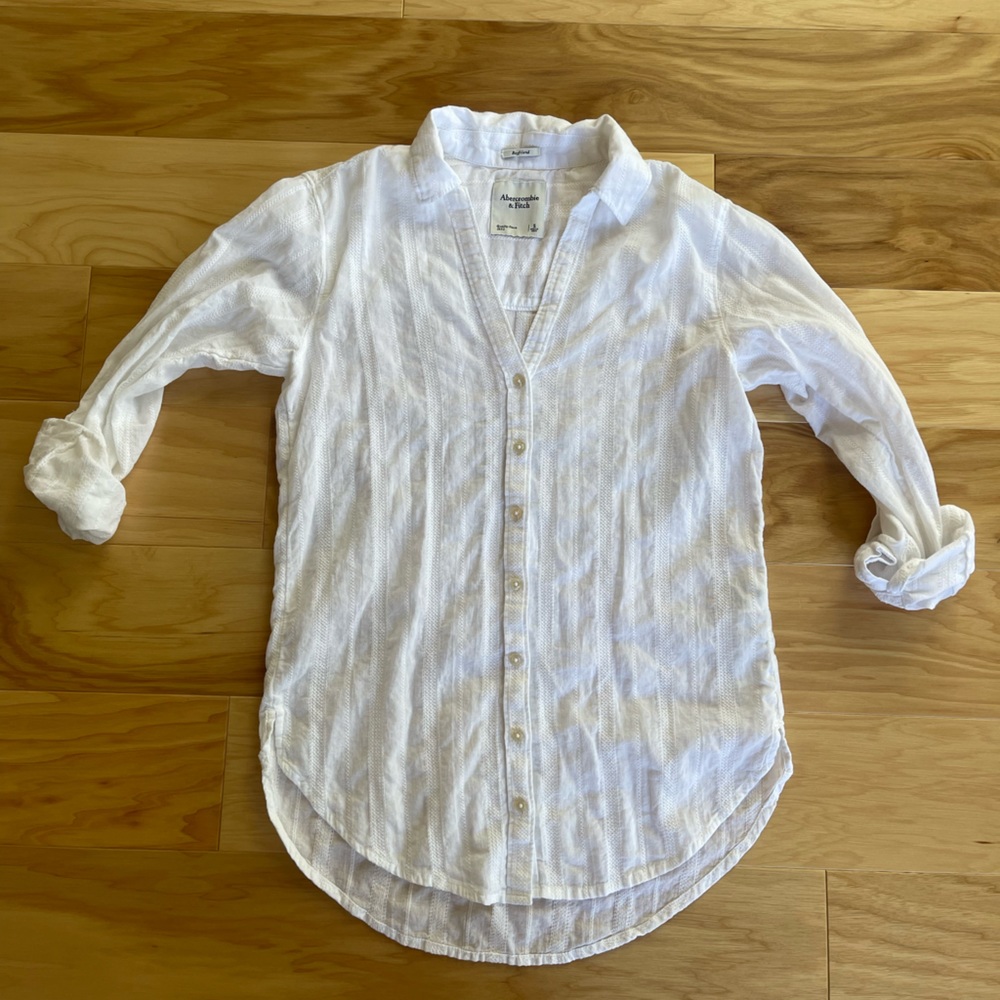 Abercrombie white long sleeve boyfriend button down, size S
